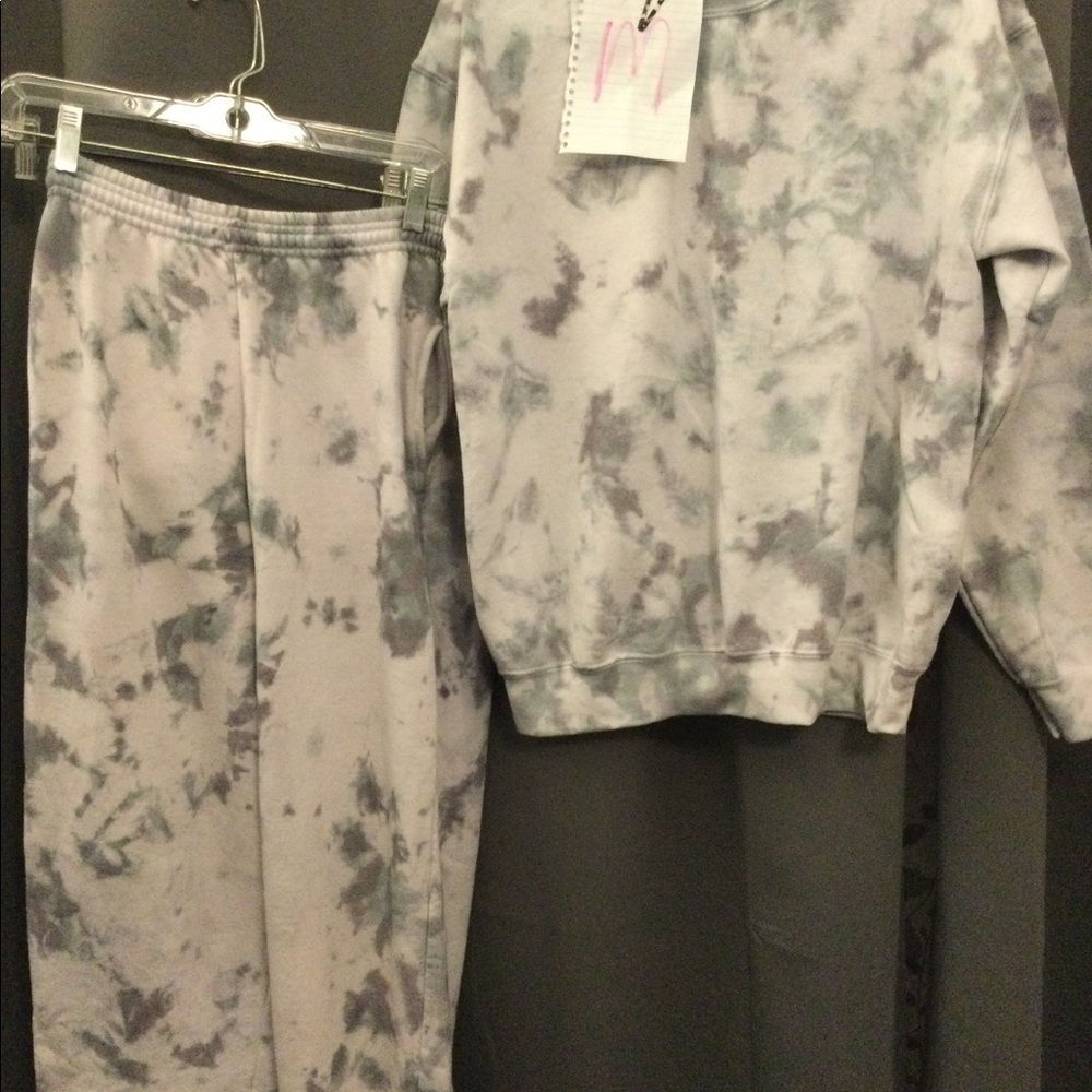 Tie Dye Sweat Outfits